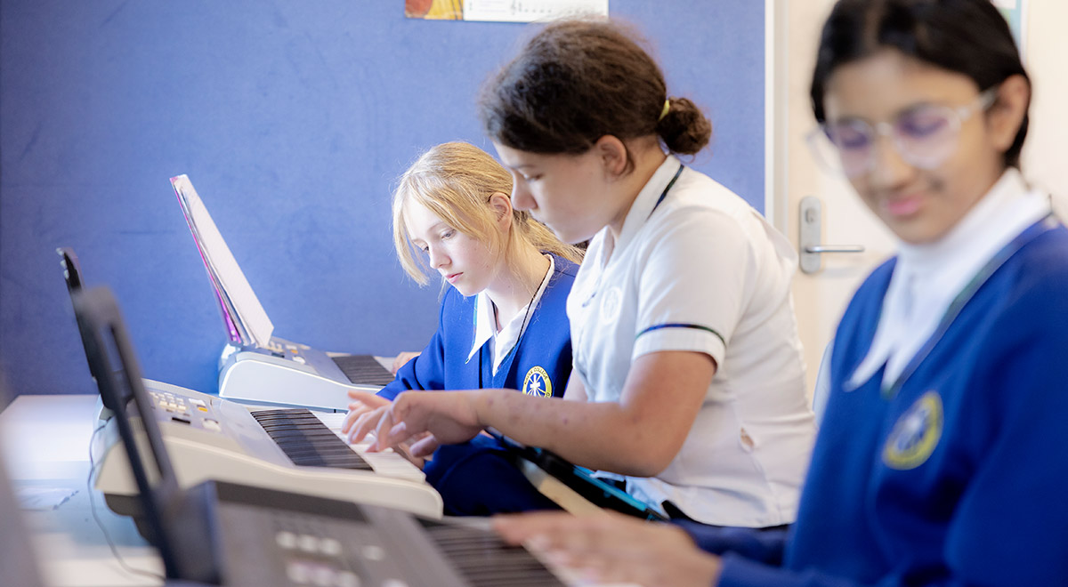 Isabelle, Anne-Marie, Valerie and Adut (Students)