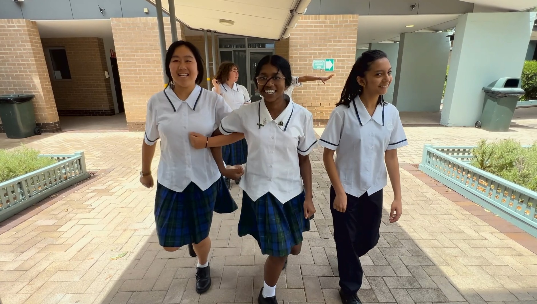 742044371255155_1430856932373892-1