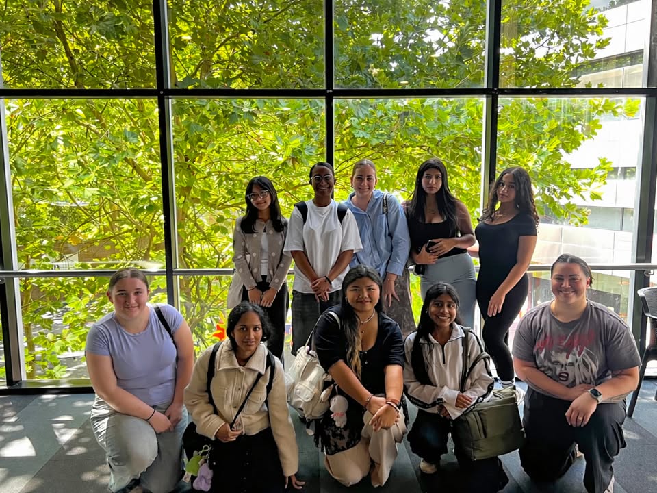 742044371255155_1509113354548249-1