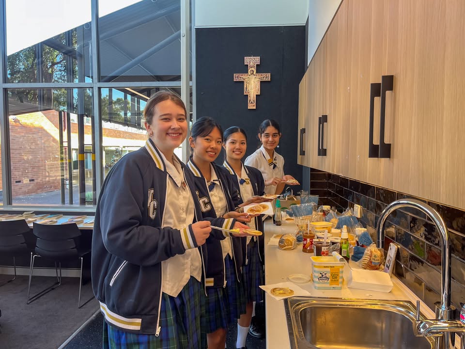 742044371255155_1515708830555368-1